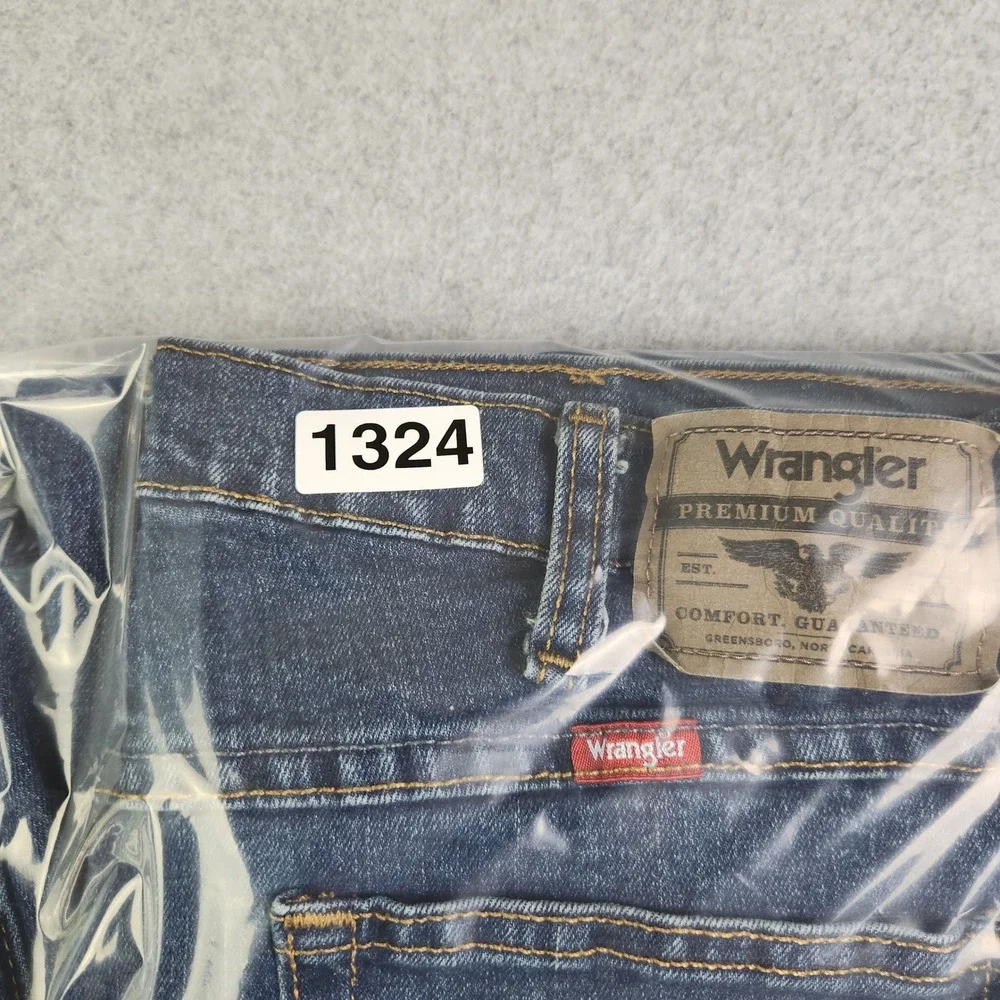 Wrangler Jeans Mens‎ 34x30 Blue Denim Medium Wash Super Stretch Straight Leg